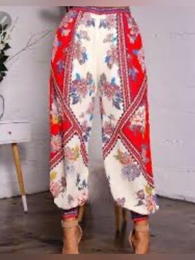 Flying Tomato Boho Floral Patterned Harem Pants, size Small, EUC